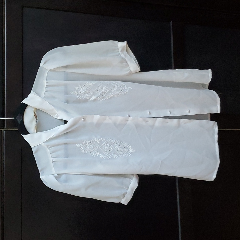 🆕 Vintage white sheer short-sleeved blouse